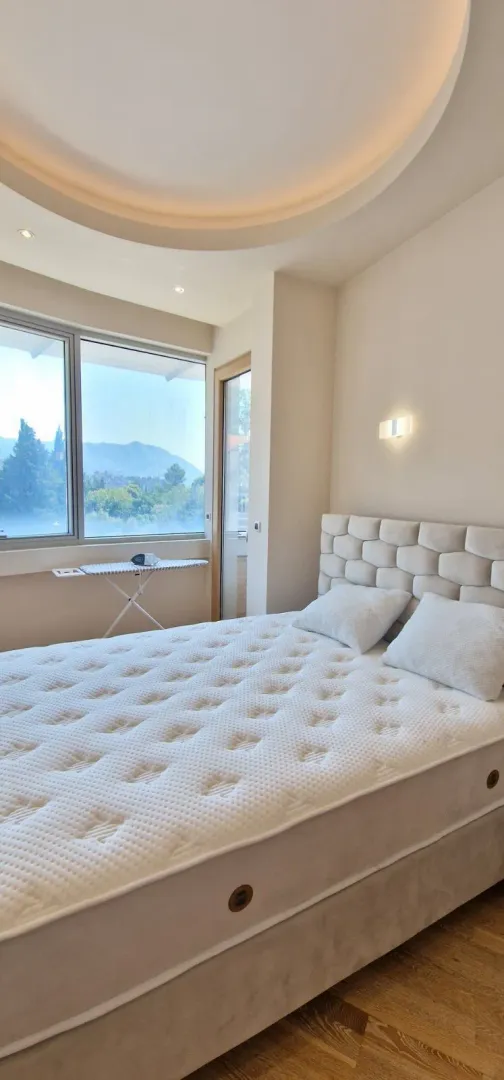 Izdavanje, dvosoban stan, 112m², Budva, Crna Gora