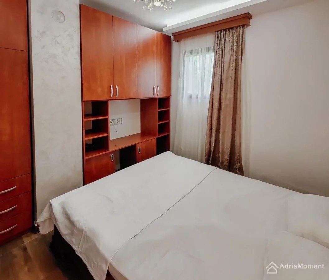 Prodaja, jednosoban stan, 47m², Dobrota, Kotor