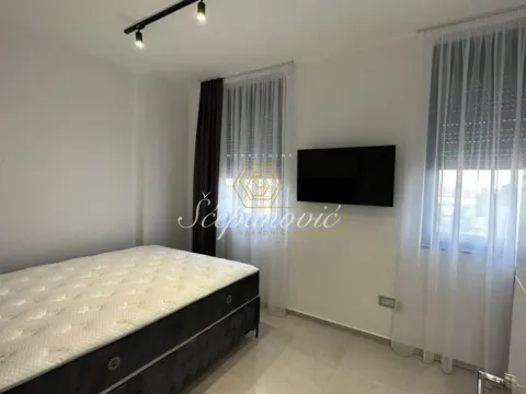 Izdavanje, četvorosoban stan, 164m², Mišeluk, Petrovaradin - image 8