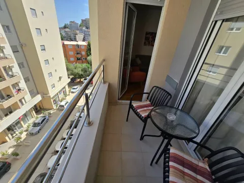 Rent, one bedroom apartment, 47m², Budva, Crna Gora - image 5