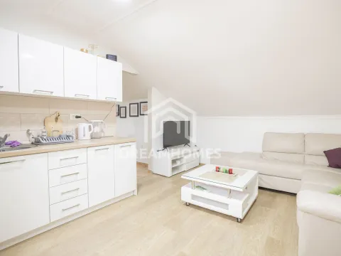 Izdavanje, dvosoban stan, 55m², Stari Aerodrom, Podgorica - image 1