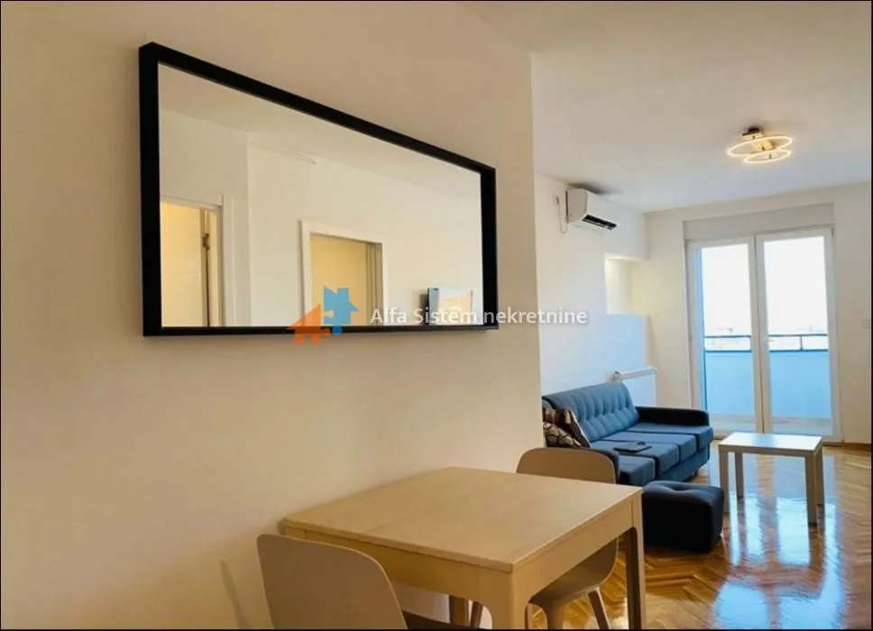 Rent, two bedroom apartment, 40m², Kalenić Pijaca, Vračar Sve Podlokacije