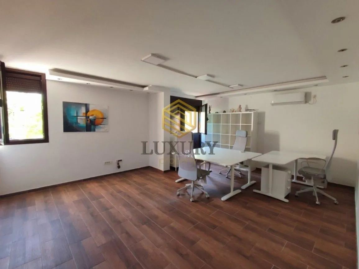 Rent, office space, 80m², Blok 5, Podgorica
