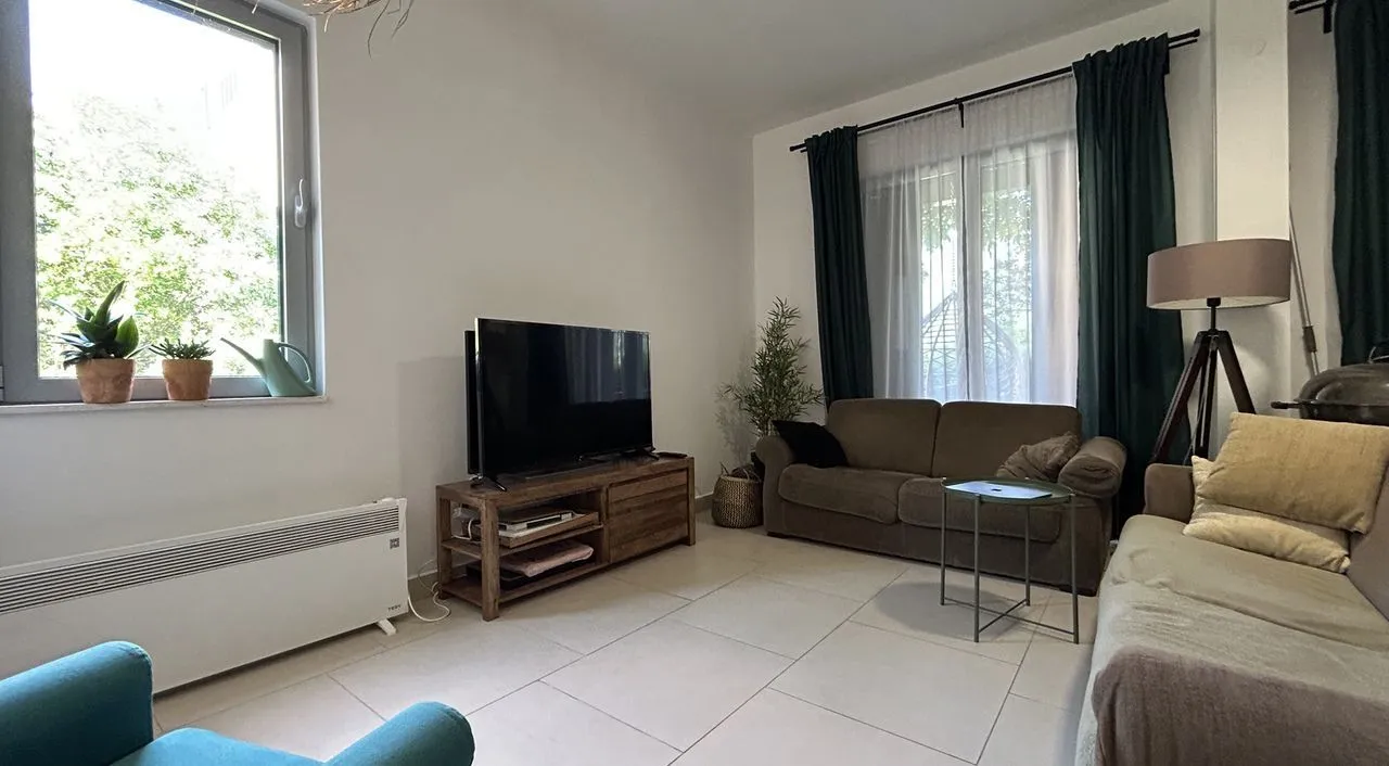 Prodaja, dvosoban stan, 92m², Morinj, Kotor