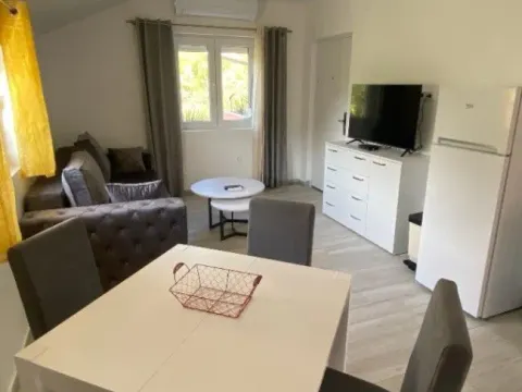 Rent, one bedroom apartment, 40m², Radanovići, Kotor - image 2