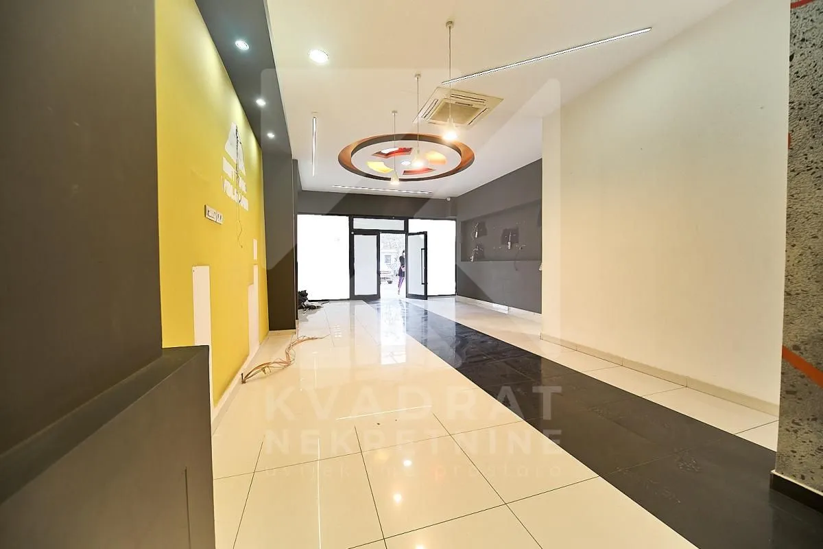 Rent, office space, 223m², Momišići, Podgorica