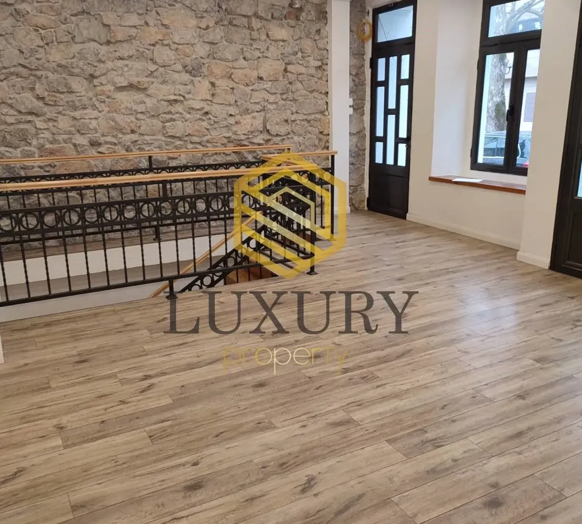 Izdavanje, poslovni prostor, 103m², Centar, Podgorica