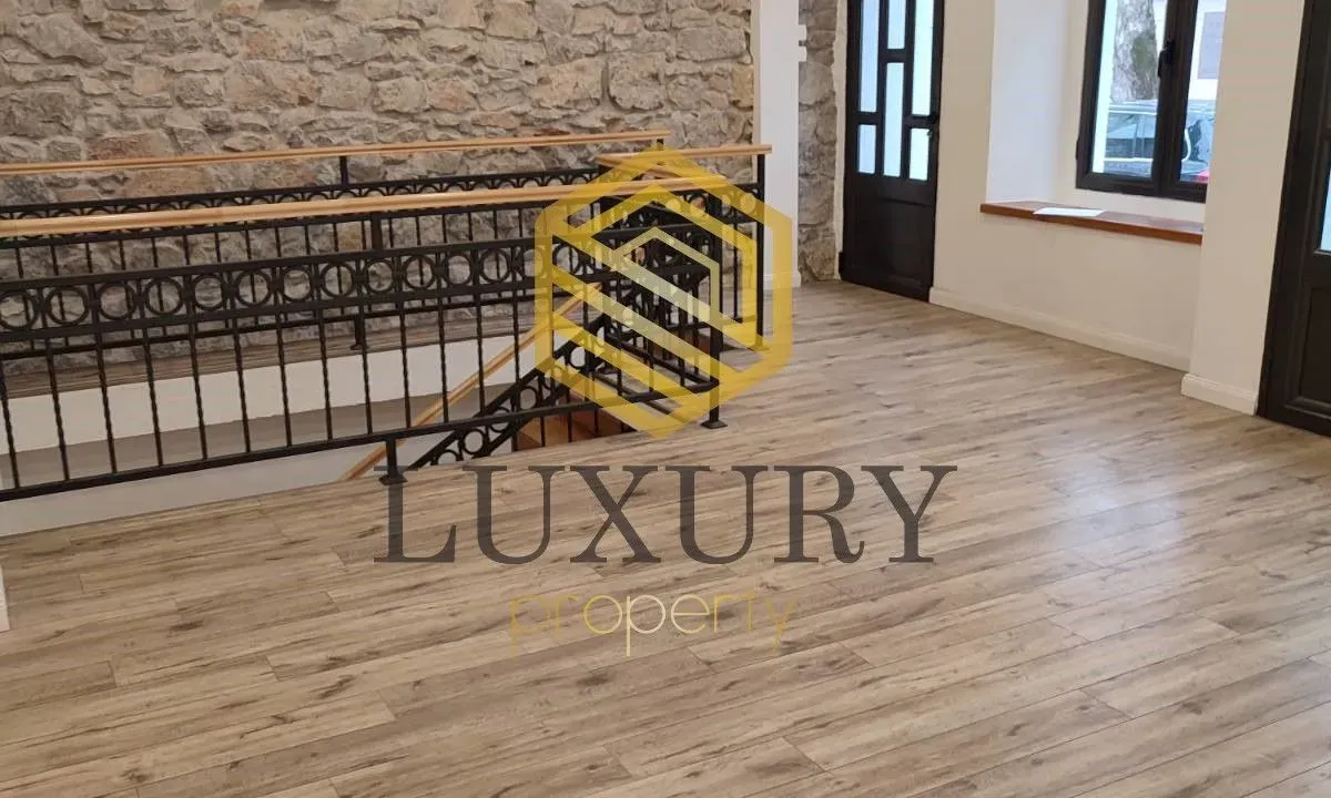 Izdavanje, poslovni prostor, 103m², Centar, Podgorica