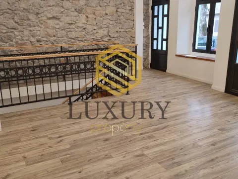 Izdavanje, poslovni prostor, 103m², Centar, Podgorica - image 1