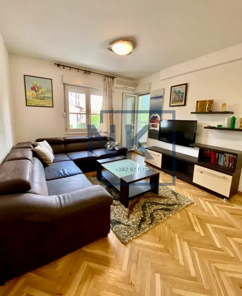 Izdavanje, dvosoban stan, 74m², Stara Varoš, Podgorica