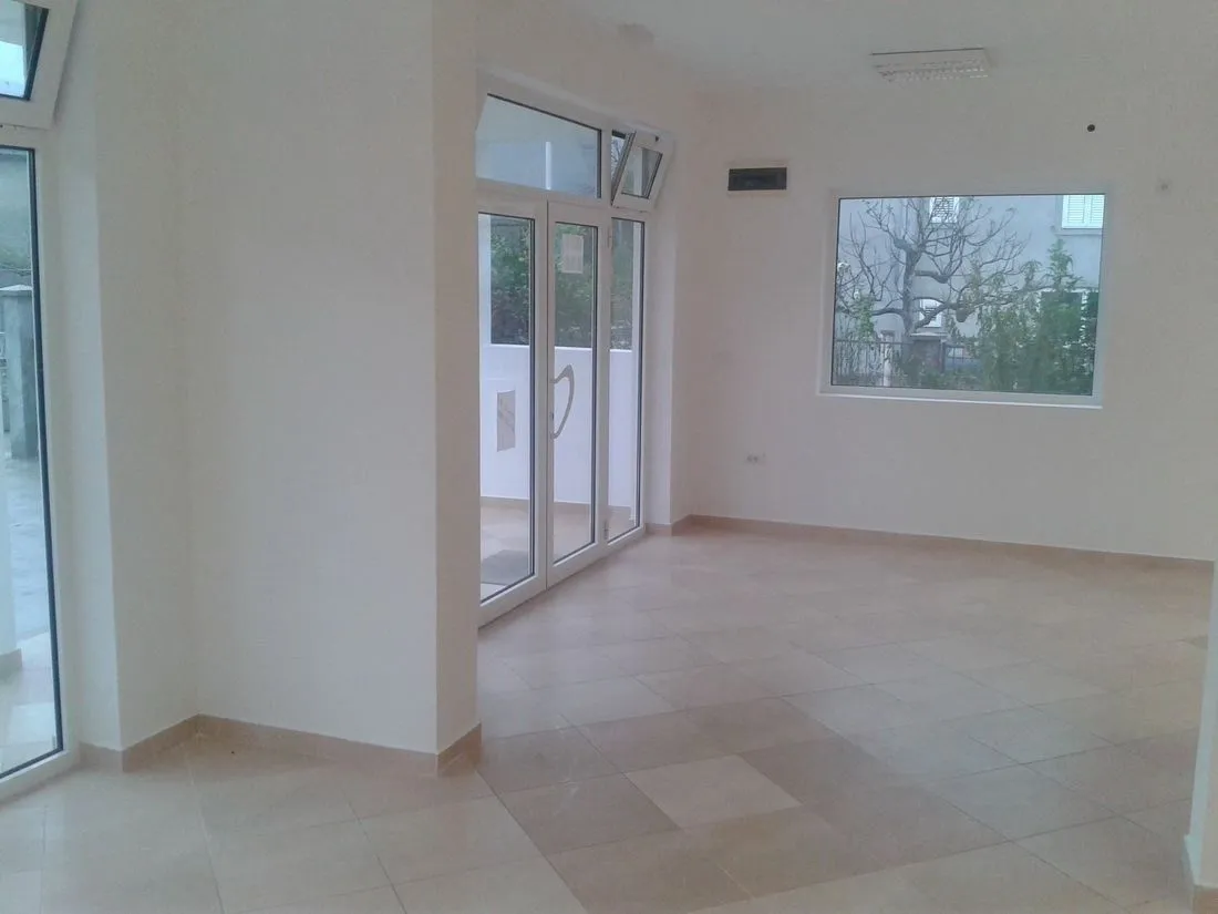 Rent, office space, 100m², Donja Lastva, Tivat