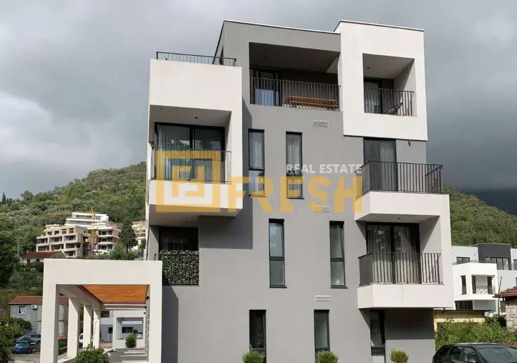 Izdavanje, dvosoban stan, 66m², Tivat, Crna Gora