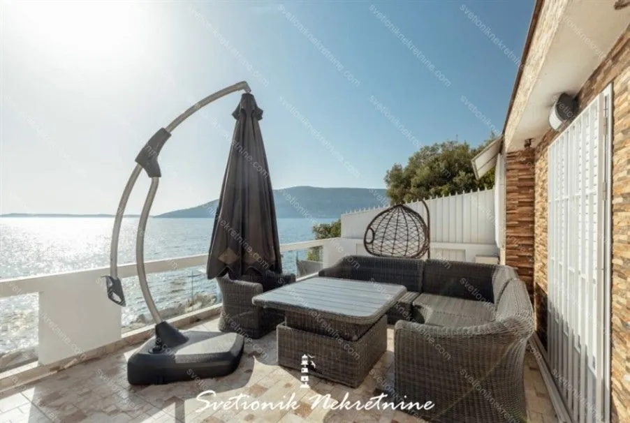 Prodaja, dvosoban stan, 180m², Savina, Herceg Novi