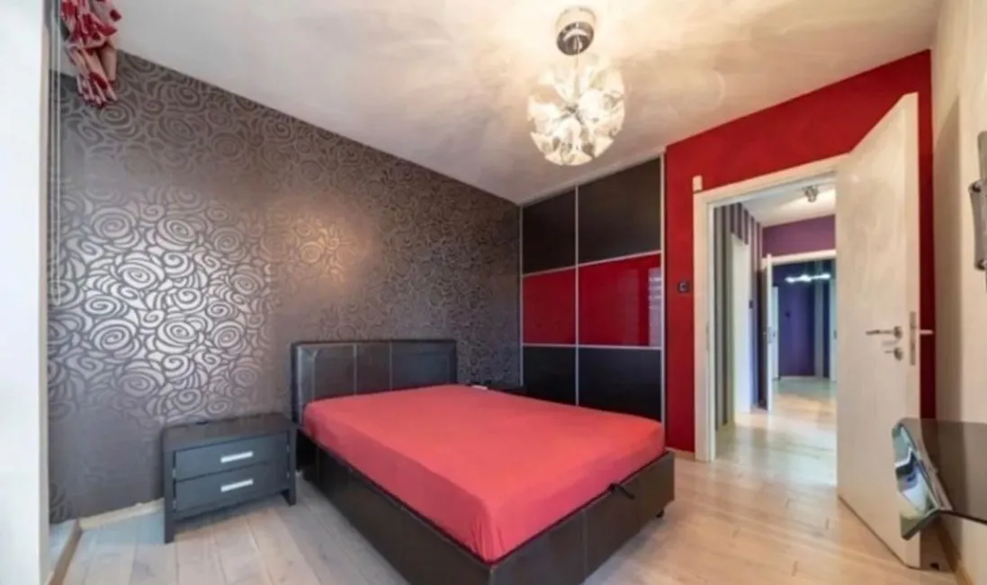 Izdavanje, trosoban stan, 140m², Preko Morače, Podgorica