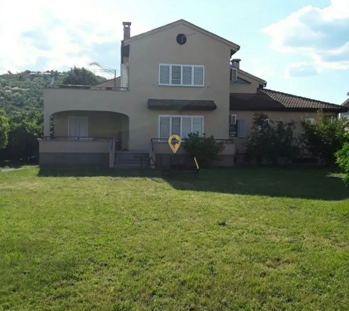 Izdavanje, kuća, 500m², Donja Gorica, Podgorica