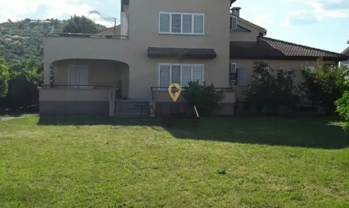 Izdavanje, kuća, 500m², Donja Gorica, Podgorica