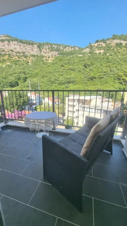Izdavanje, jednosoban stan, 45m², Centar, Budva
