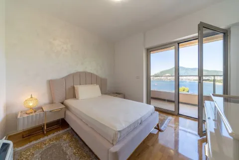 Rent, four bedroom apartment, 130m², Budva, Crna Gora - image 7