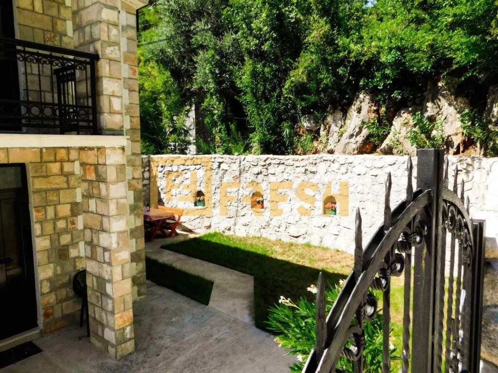 Rent, house, 96m², Cetinje, Crna Gora