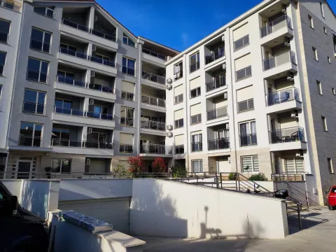 Rent, one bedroom apartment, 37m², Budva, Crna Gora - image 15