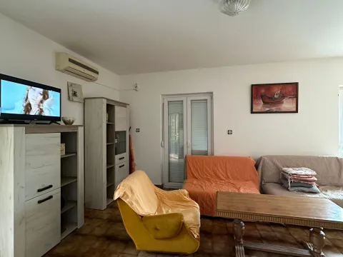 Izdavanje, kuća, 180m², Krašići, Tivat - image 42