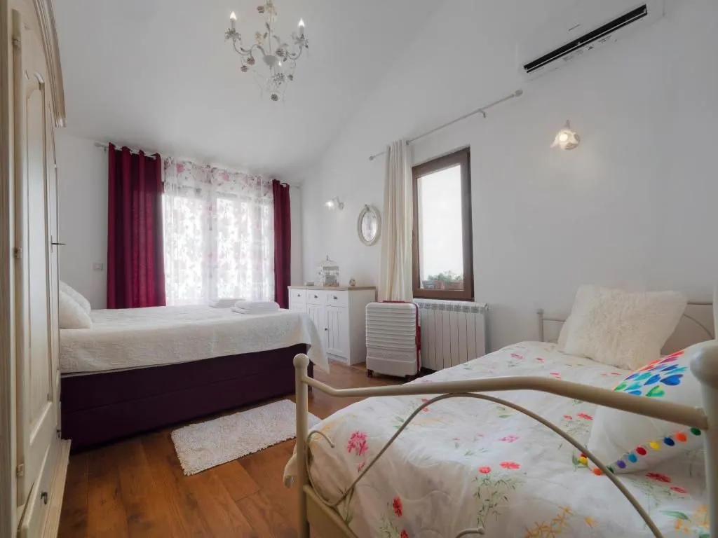 Prodaja, kuća, 300m², Zagora, Kotor