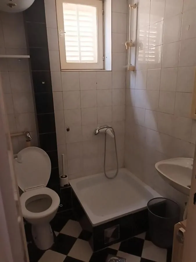 Izdavanje, kuća, 180m², Čukarica, Beograd