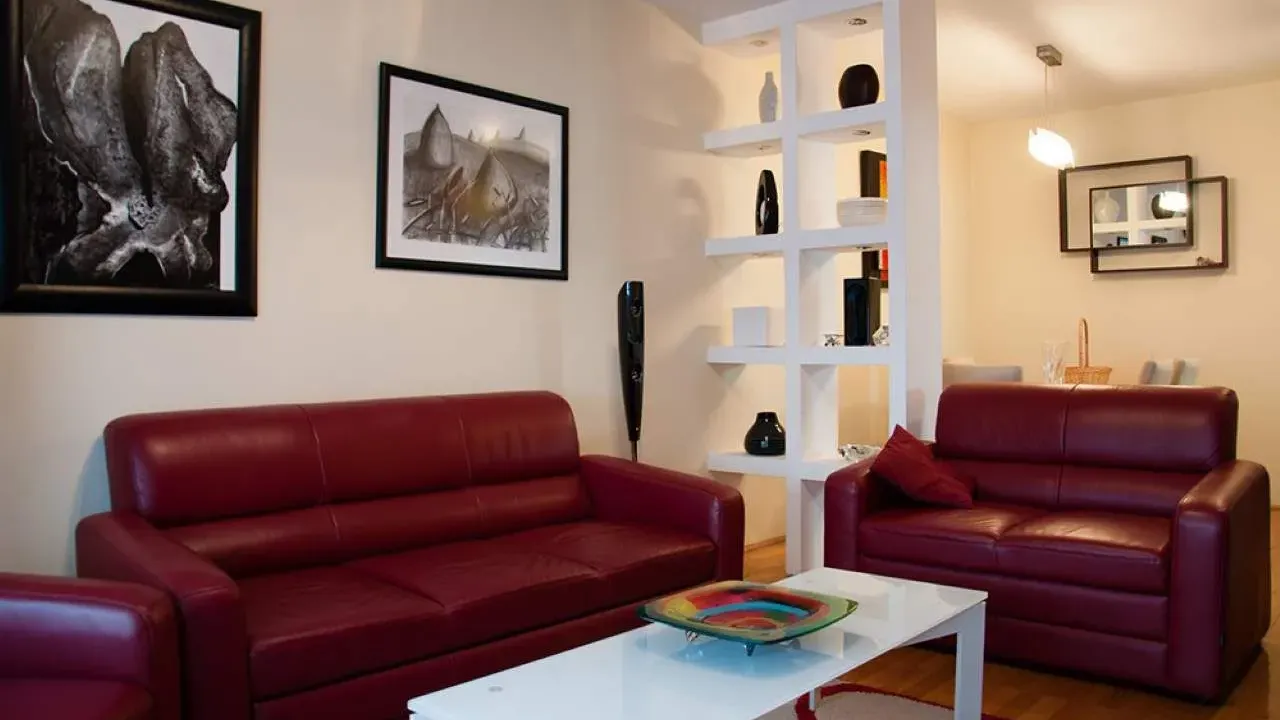 Izdavanje, dvosoban stan, 70m², Podgorica, Crna Gora