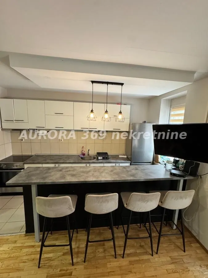 Izdavanje, dvosoban stan, 52m², Podbara, Novi Sad Sve Podlokacije