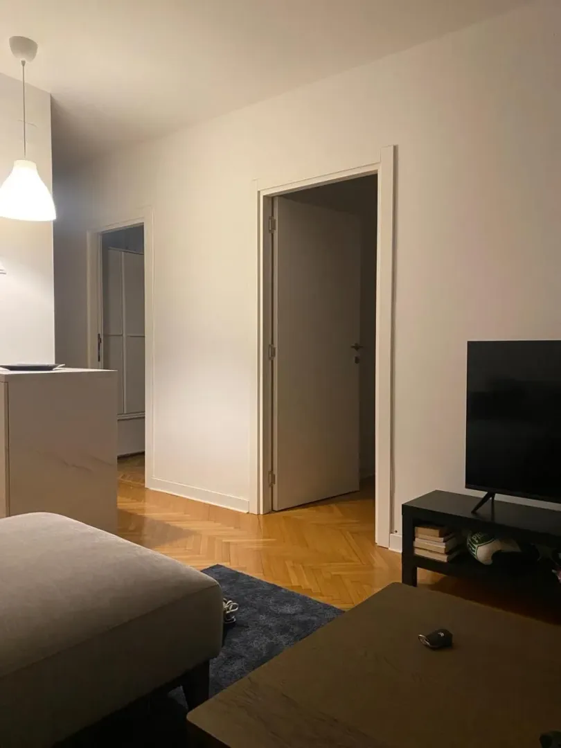 Izdavanje, trosoban stan, 44m², Novi Beograd Blok 1 Fontana, Novi Beograd Sve Podlokacije