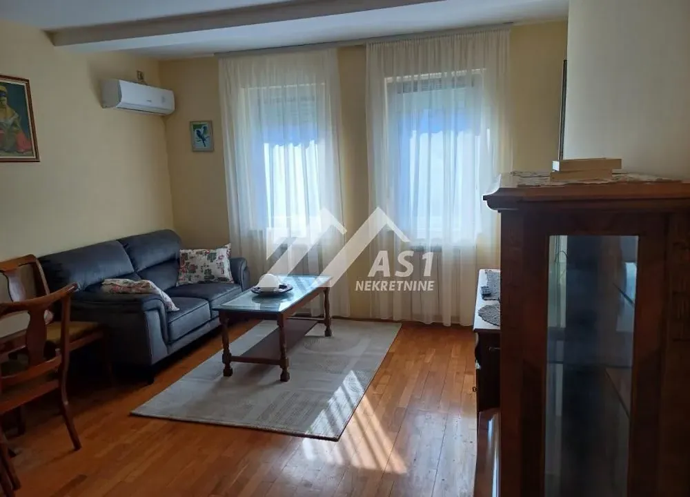 Izdavanje, dvosoban stan, 48m², Bulevar Oslobodjenja, Novi Sad Sve Podlokacije
