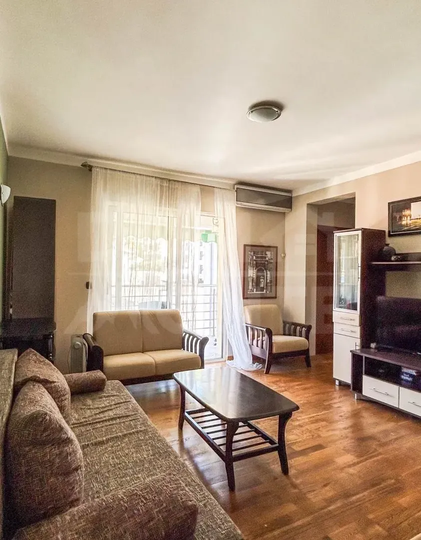 Izdavanje, dvosoban stan, 60m², Tivat, Crna Gora