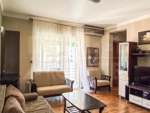 Izdavanje, dvosoban stan, 60m², Tivat, Crna Gora - image 1