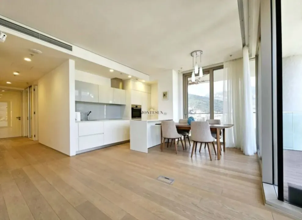 Izdavanje, dvosoban stan, 80m², Budva, Crna Gora