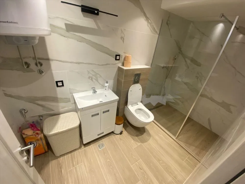 Izdavanje, jednosoban stan, 55m², Ledine, Beograd