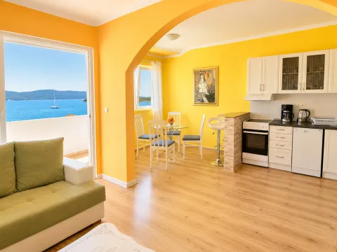 Izdavanje, jednosoban stan, 50m², Centar, Tivat - image 3