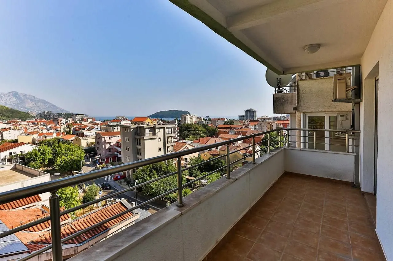 Rent, three bedroom apartment, 140m², Centar, Budva
