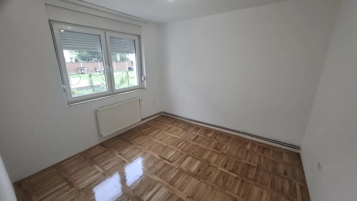 Izdavanje, trosoban stan, 100m², Veternička rampa, Novi Sad Sve Podlokacije