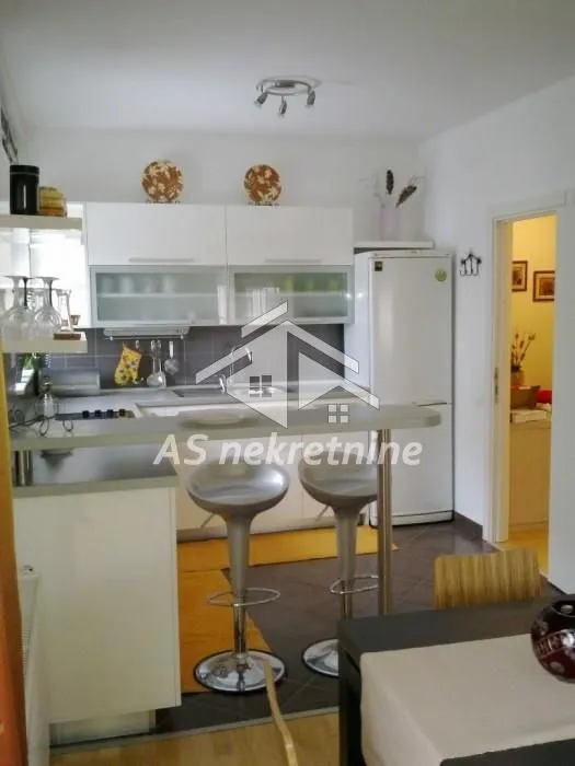 Izdavanje, dvosoban stan, 70m², Novi Beograd Sve Podlokacije, Beograd