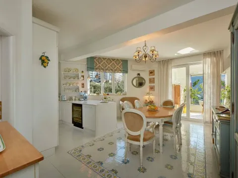 Prodaja, trosoban stan, 150m², Bečići, Budva - image 1