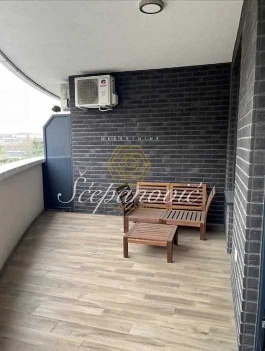 Izdavanje, dvosoban stan, 56m², Centar, Novi Sad