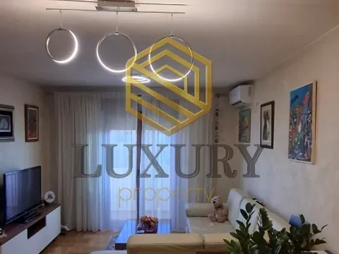 Prodaja, jednosoban stan, 67m², Stari Aerodrom, Podgorica - image 1