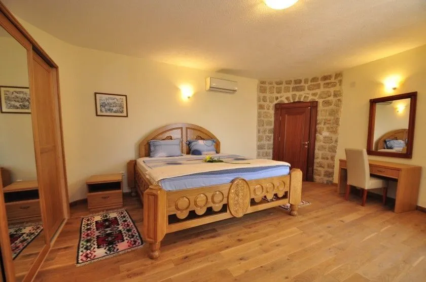 Sale, house, 1300m², Perazića do, Budva