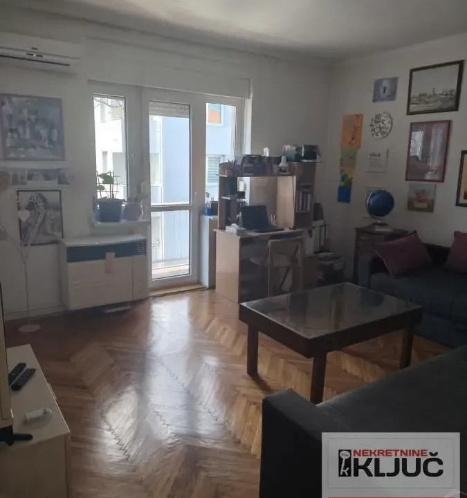 Prodaja, trosoban stan, 71m², Adamovićevo Naselje, Novi Sad Sve Podlokacije