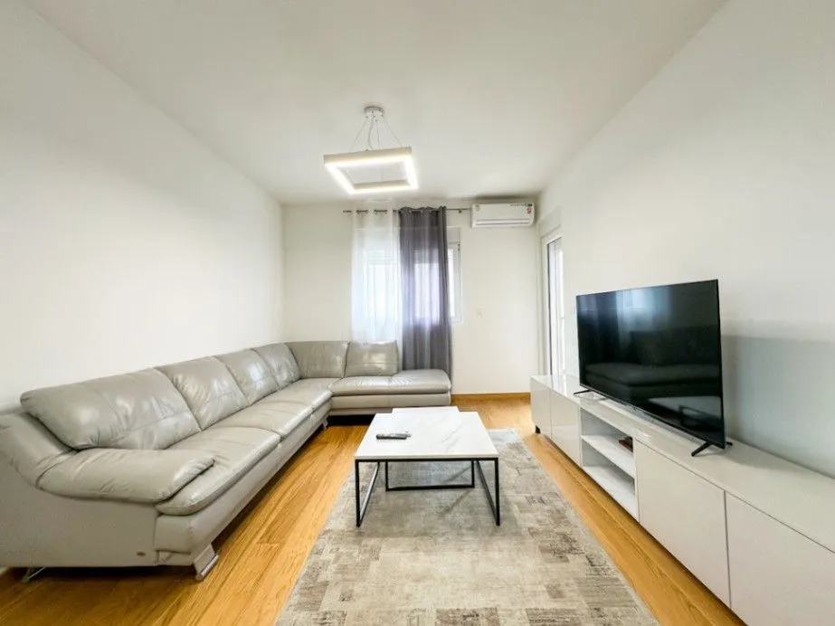 Izdavanje, dvosoban stan, 72m², City Kvart, Podgorica