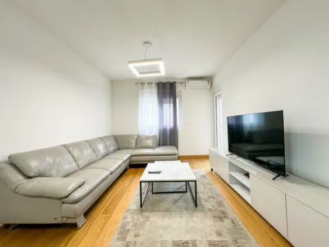 Izdavanje, dvosoban stan, 72m², City Kvart, Podgorica - image 1