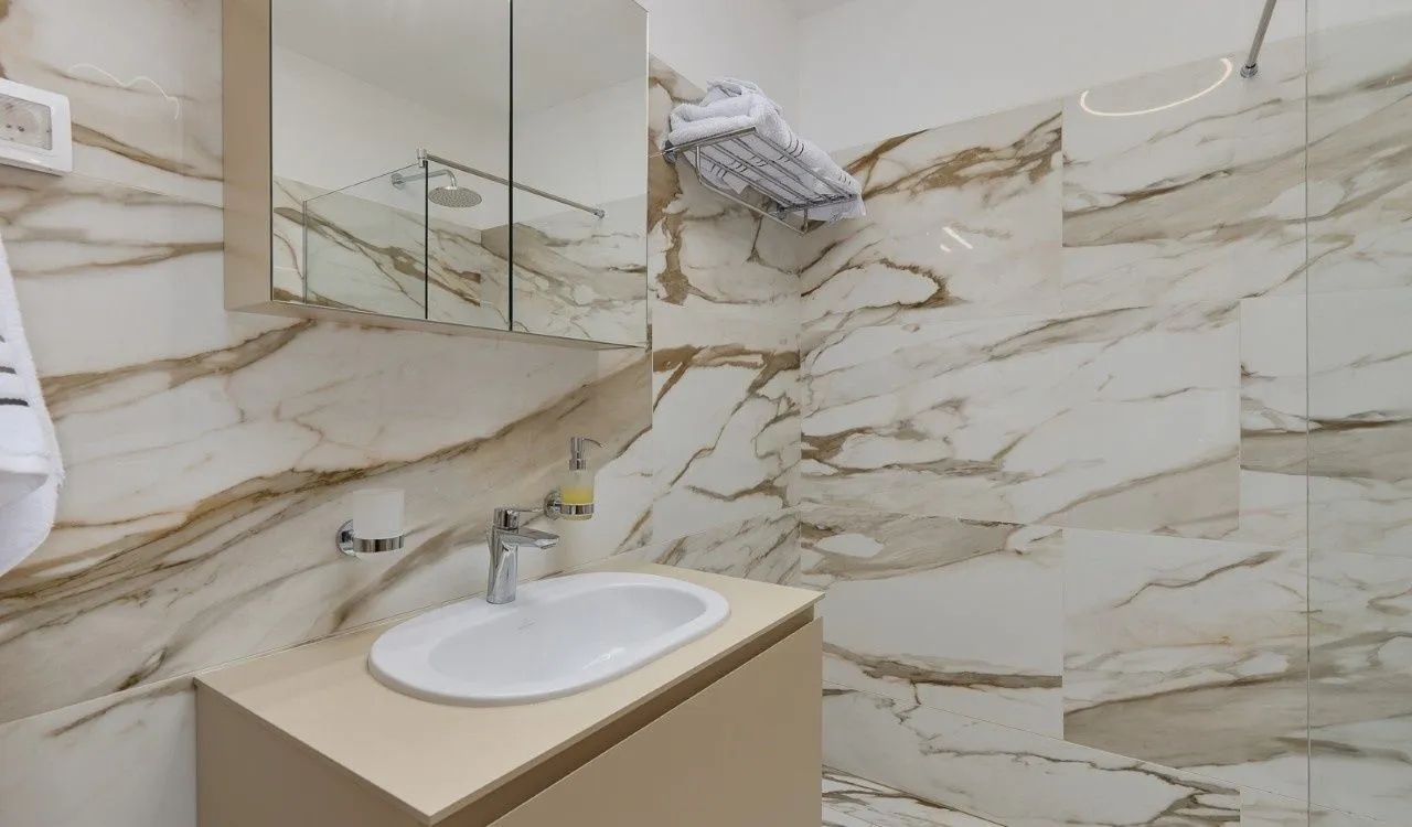 Prodaja, trosoban stan, 158m², Dobrota, Kotor