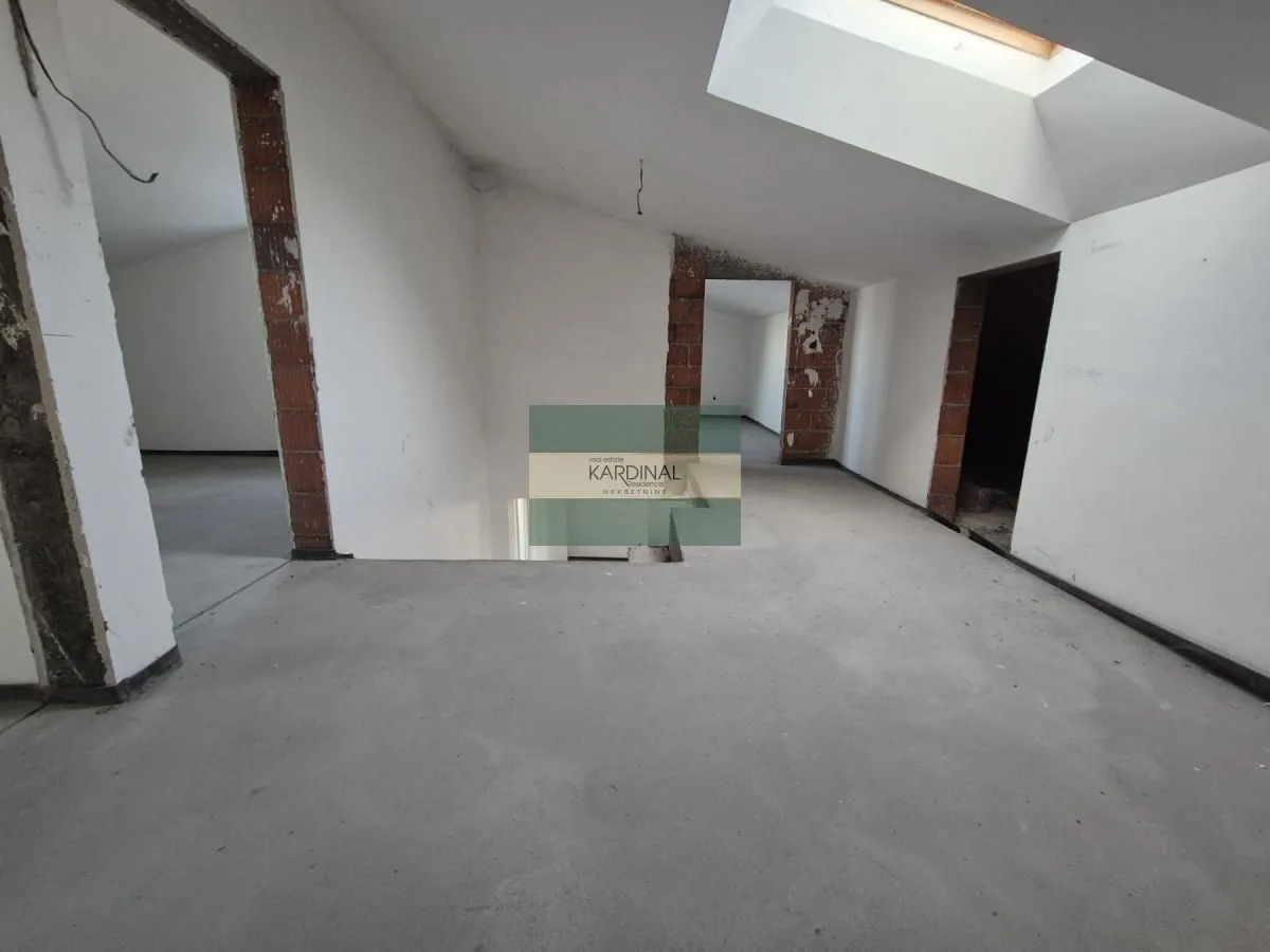 Prodaja, stan, 222m², Centar, Jagodina