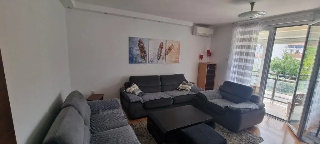 Izdavanje, dvosoban stan, 74m², Nova Dalmatinska, Podgorica