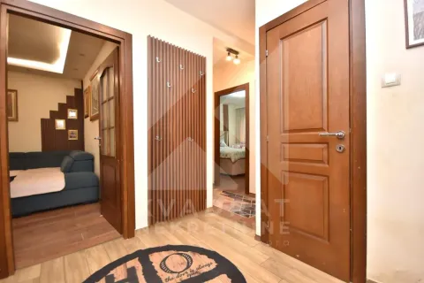 Prodaja, trosoban stan, 98m², Tuški Put, Podgorica - image 10